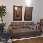 Apartamento NOVO, lindamente decorado com estacionamento incluído