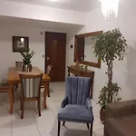 Apartamento NOVO, lindamente decorado com estacionamento incluído