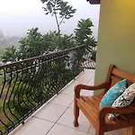 Apartamento NOVO, lindamente decorado com estacionamento incluído