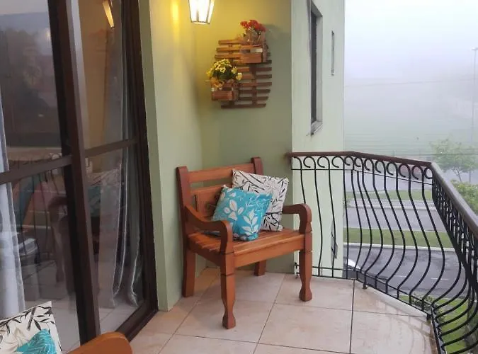 Apartamento NOVO, lindamente decorado com estacionamento incluído